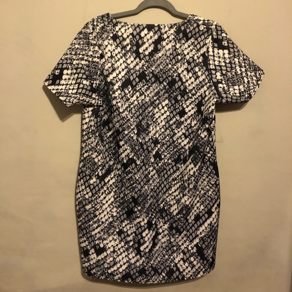 Missguided Scuba Snake Mini Dress - Picture 2 of 4